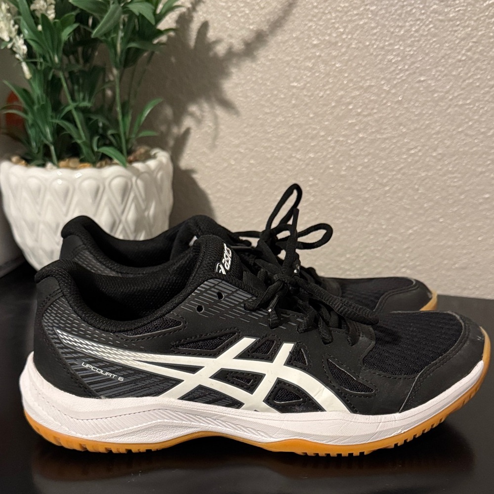 ASICS Upcourt Volleyball Sneakers